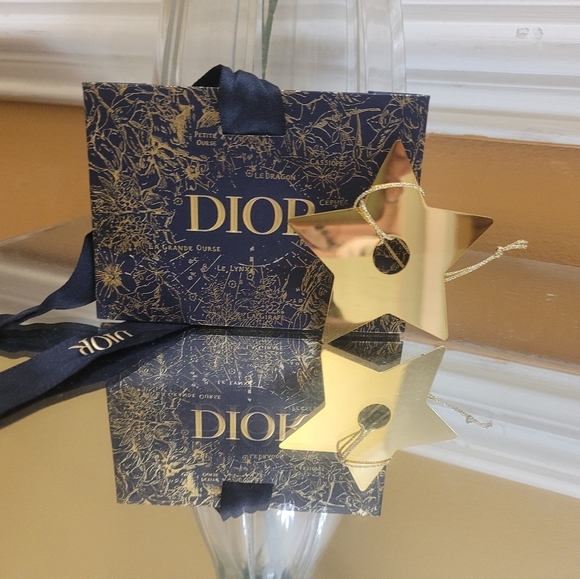 Host pick  🔥 Dior  charm 🔥 - Picture 6 of 12